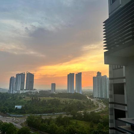 D Bunga مسلم Homestay Pool View Legoland Nusajaya Nusajaya  Exterior photo