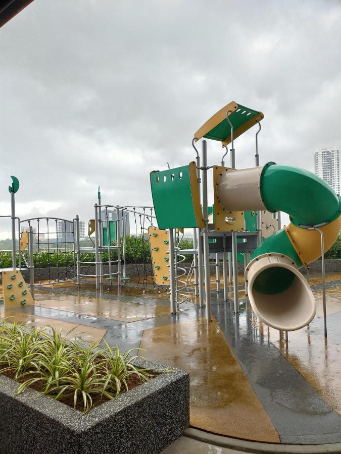 D Bunga مسلم Homestay Pool View Legoland Nusajaya Nusajaya  Exterior photo